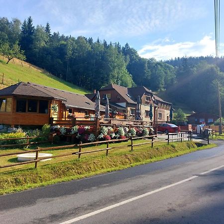 U Vesele Lisky Hotel Hutisko Buitenkant foto