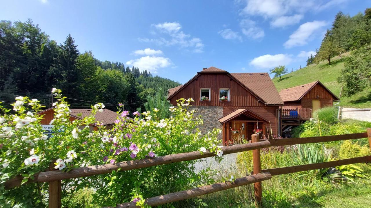 U Vesele Lisky Hotel Hutisko Buitenkant foto