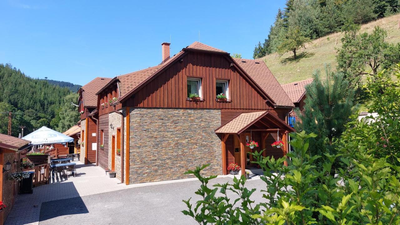 U Vesele Lisky Hotel Hutisko Buitenkant foto