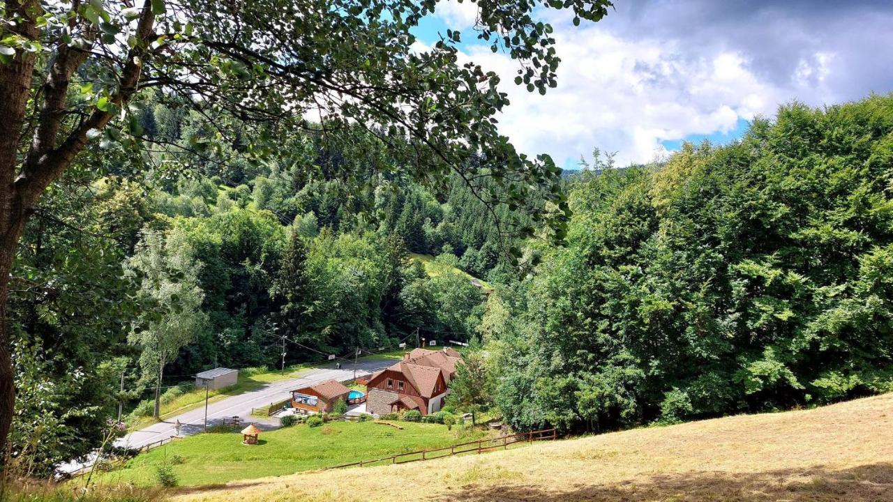 U Vesele Lisky Hotel Hutisko Buitenkant foto
