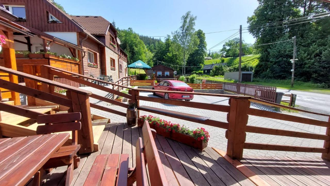 U Vesele Lisky Hotel Hutisko Buitenkant foto
