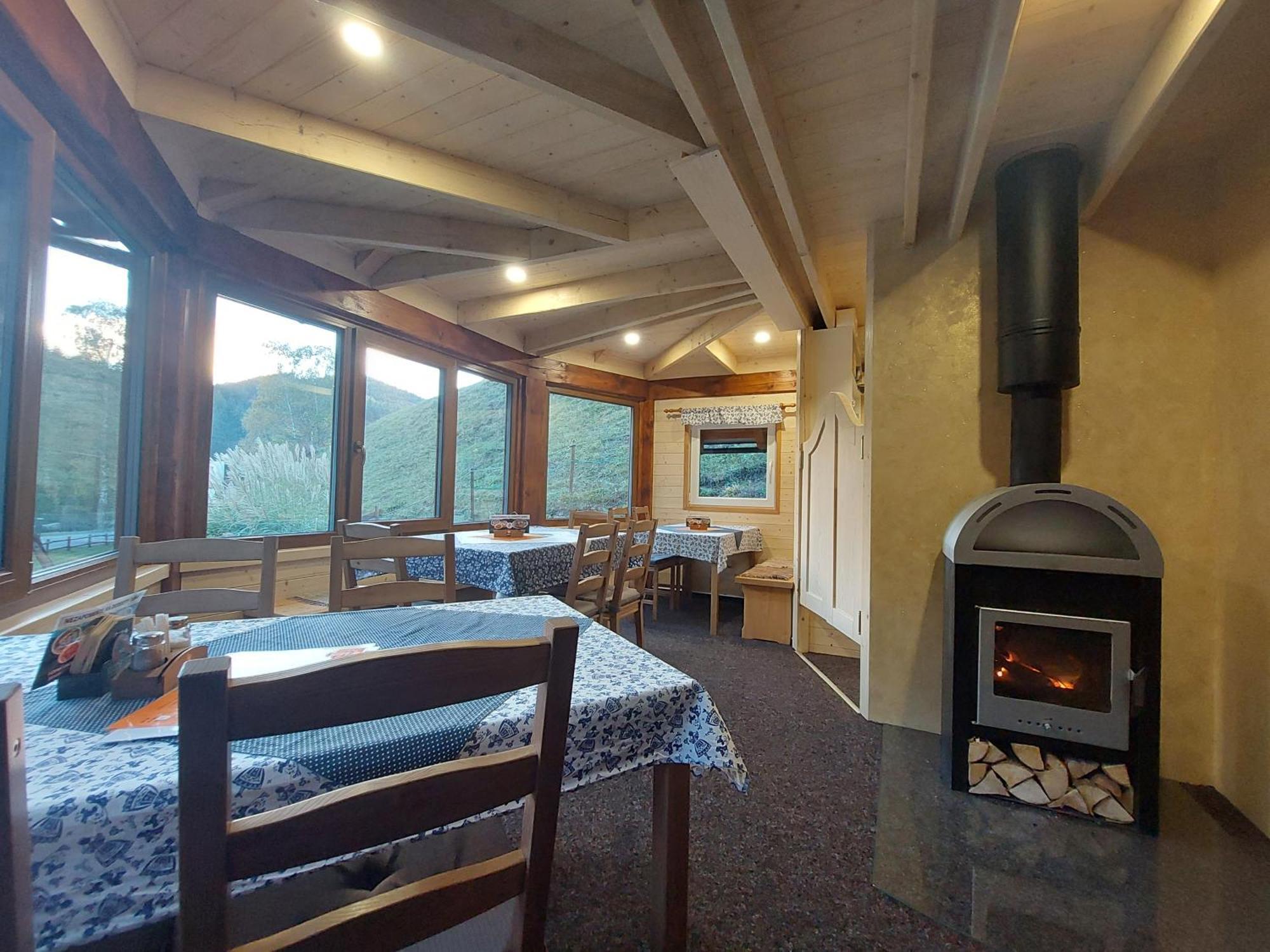 U Vesele Lisky Hotel Hutisko Buitenkant foto